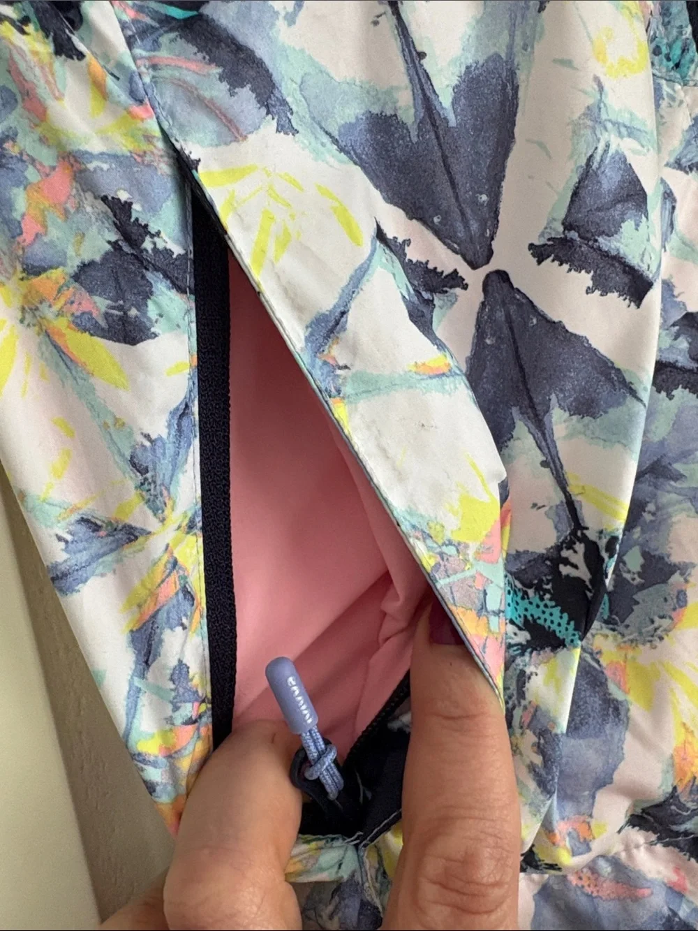 ivivva Lululemon Hooded Colorful Zip Up Windbreaker Jacket Size 6 Outdoor Cozy